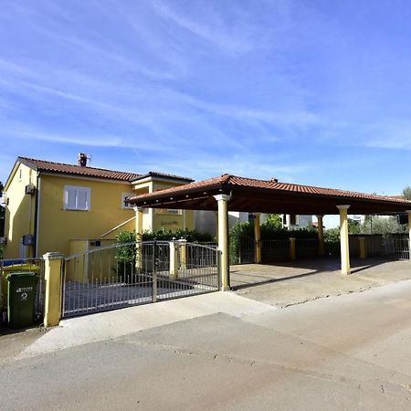 Apartments House Anna For Max 13 Persons In Porec, Pet Friendly Poreč Exterior foto