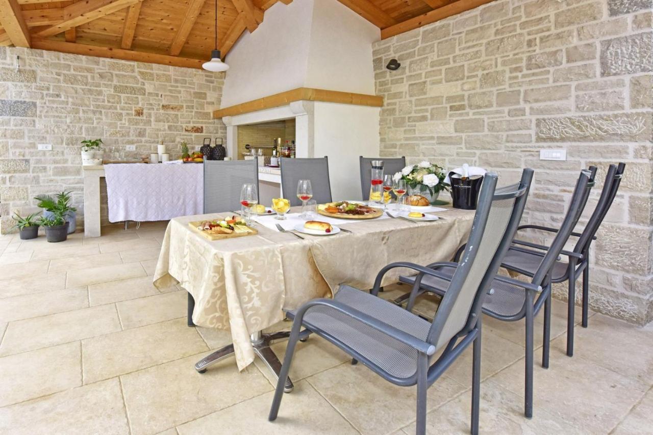 Apartments House Anna For Max 13 Persons In Porec, Pet Friendly Poreč Exterior foto