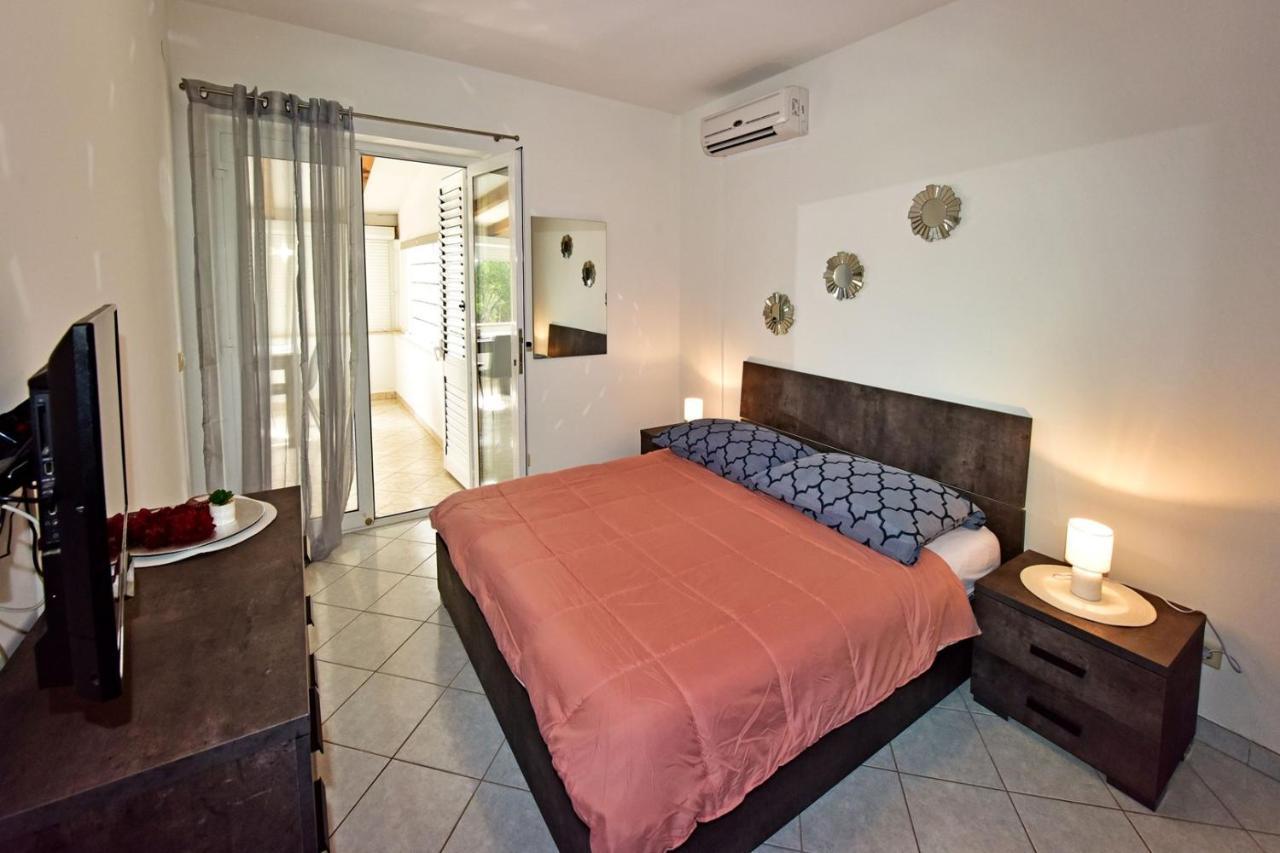 Apartments House Anna For Max 13 Persons In Porec, Pet Friendly Poreč Exterior foto