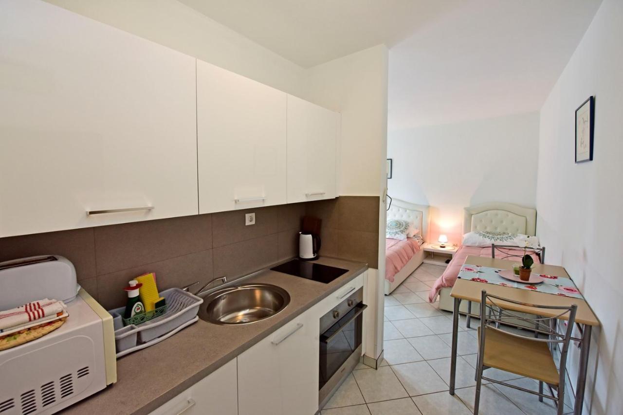 Apartments House Anna For Max 13 Persons In Porec, Pet Friendly Poreč Exterior foto