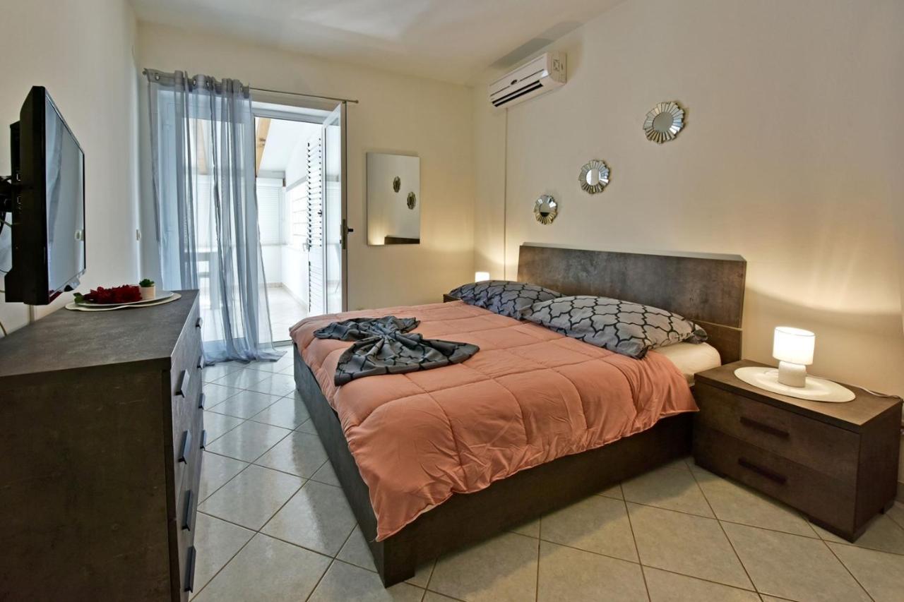 Apartments House Anna For Max 13 Persons In Porec, Pet Friendly Poreč Exterior foto