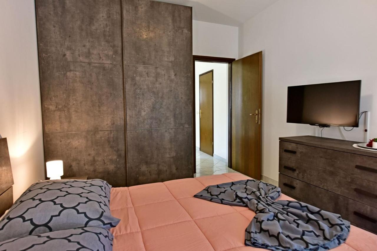 Apartments House Anna For Max 13 Persons In Porec, Pet Friendly Poreč Exterior foto