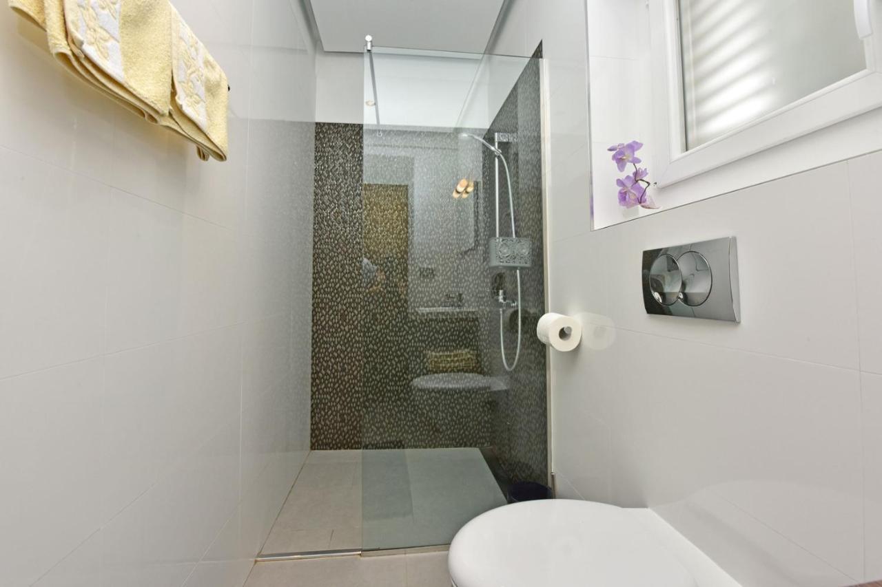 Apartments House Anna For Max 13 Persons In Porec, Pet Friendly Poreč Exterior foto