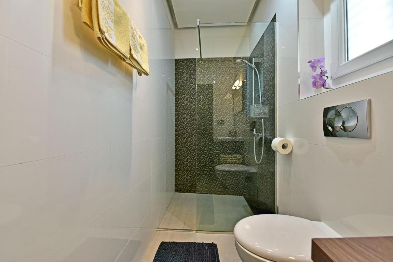 Apartments House Anna For Max 13 Persons In Porec, Pet Friendly Poreč Exterior foto