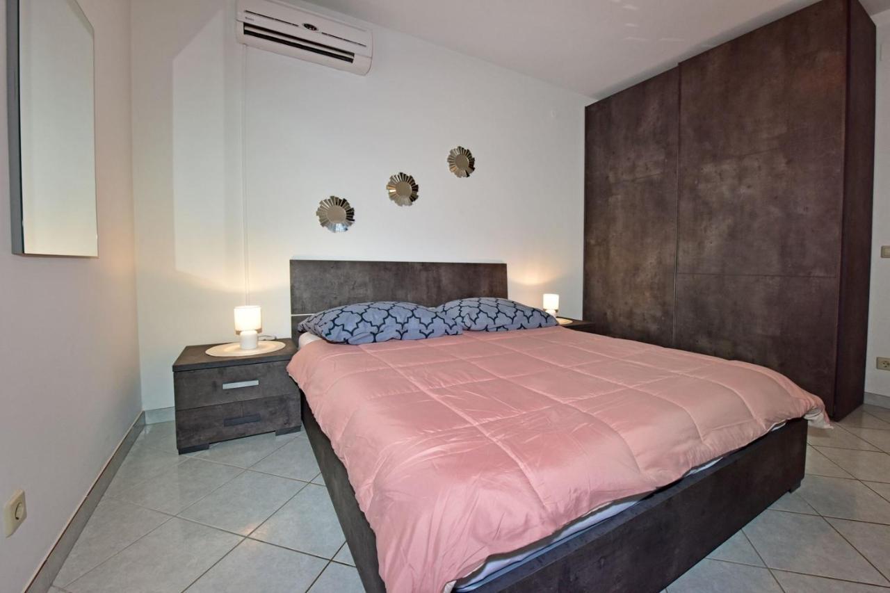 Apartments House Anna For Max 13 Persons In Porec, Pet Friendly Poreč Exterior foto