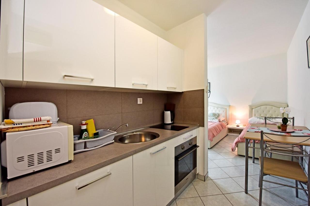 Apartments House Anna For Max 13 Persons In Porec, Pet Friendly Poreč Exterior foto