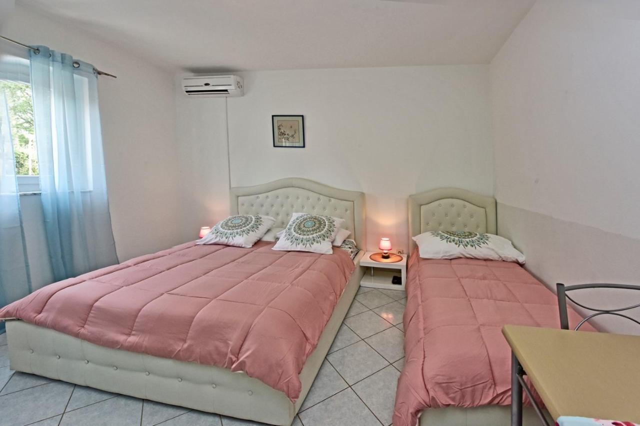 Apartments House Anna For Max 13 Persons In Porec, Pet Friendly Poreč Exterior foto