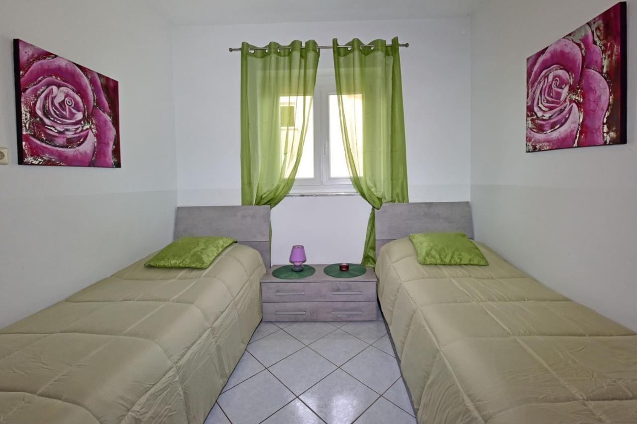 Apartments House Anna For Max 13 Persons In Porec, Pet Friendly Poreč Exterior foto
