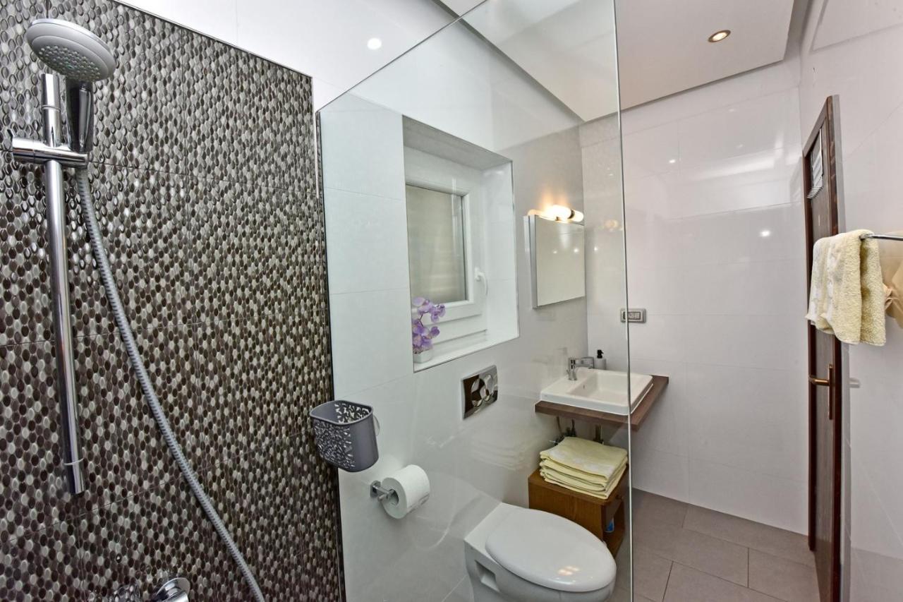 Apartments House Anna For Max 13 Persons In Porec, Pet Friendly Poreč Exterior foto