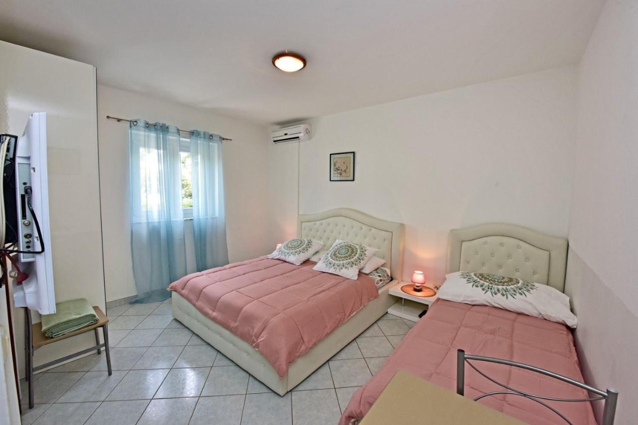 Apartments House Anna For Max 13 Persons In Porec, Pet Friendly Poreč Exterior foto